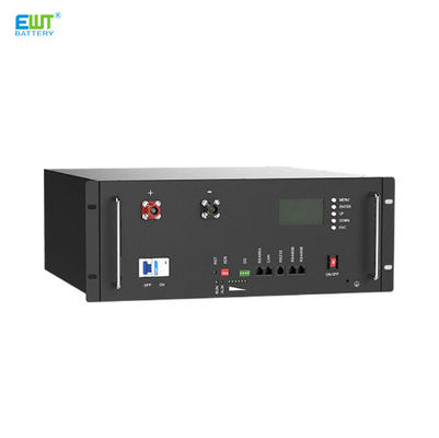 51.2V auf einem Regal montierte Photovoltaik-Energiespeicherbatterie mit UL-zertifiziertem ABS-Gehäuse und Li-Ionen-Technologie